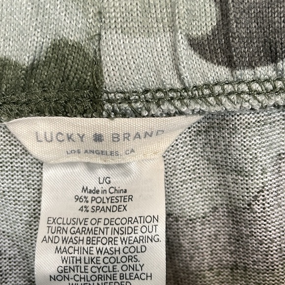 Lucky Brand 2 Piece Womens L Pajama Set Camo Shorts Drawstring Waist Pullover - Picture 9 of 9